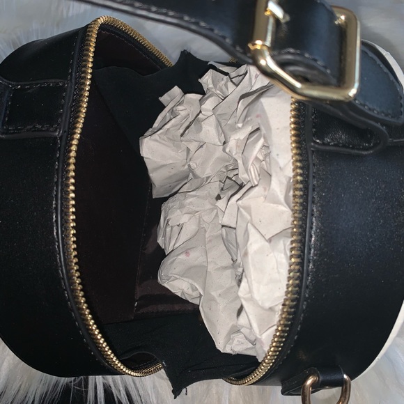 NEW! Quilted Round Bag-White - Picture 6 of 8